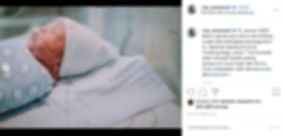 sempat viral dengan undangan poncong dan konsep prewedding yang horor, Risa Saraswati akhirnya melahirkan anak pertama
