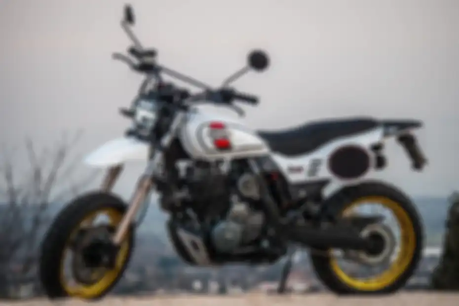 Mash X-Ride 650, motor retro modern bergaya scrambler.