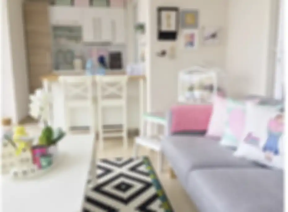 Inilah desain dapur menyatu dengan ruang keluarga yang mengusung gaya estetik. Intip 6 foto referensinya. Amboi cantik nian!