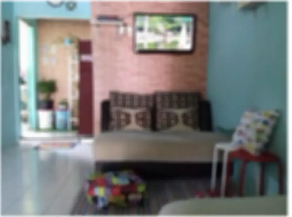 Desain ruang tamu sempit tampak luas menjadi andalan pemilik rumah minimalis. Ini foto buktinya. Istri pun tambah percaya diri.