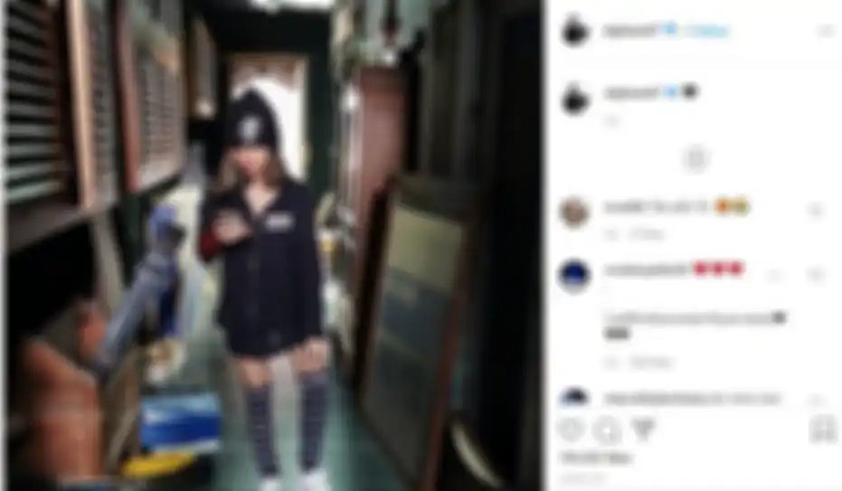 Unggahan Al Ghazali yang memotret gaya kece Safeea Ahmad
