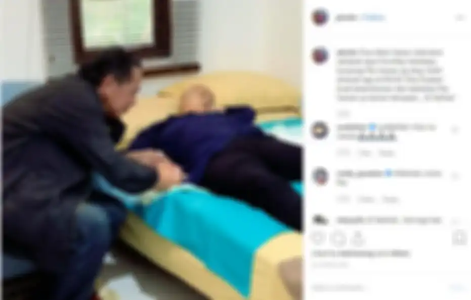 Ray Sahetapy jenguk Ria Irawan