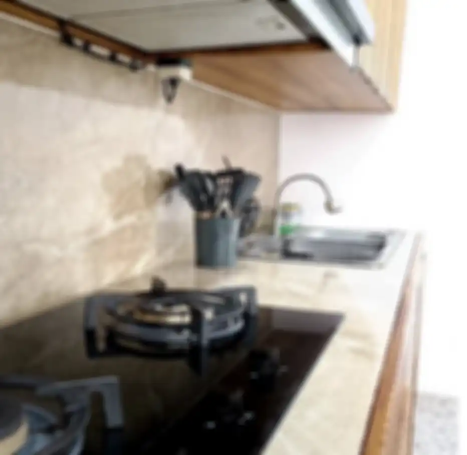 Posisi tempat cuci piring menjadi kunci dalam desain dapur tampil estetik nan rapi. Jadi nggak bisa dianggap sepele. Ini 11 foto aplikasinya.