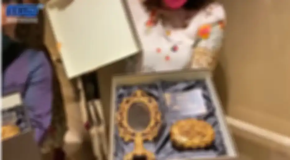 isi souvenir lamaran Atta Halilintar dan Aurel Hermansyah