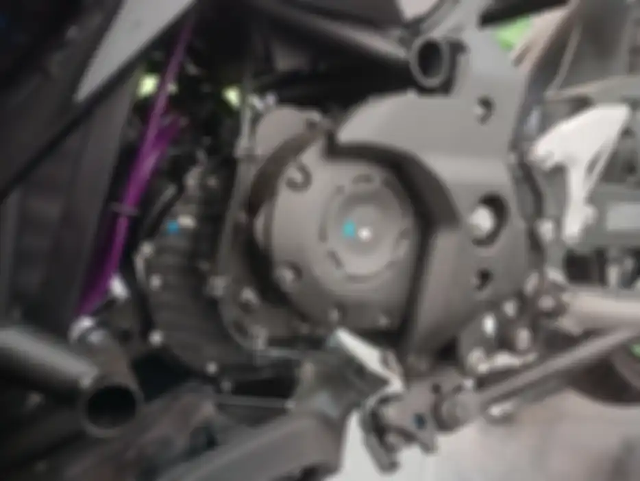 Kawasaki Ninja E-1 dan Z E-1 mengusung dinamo mid drive