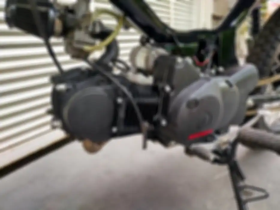 Mesin Supra X 125 disegarkan dan diberi finishing powder coating