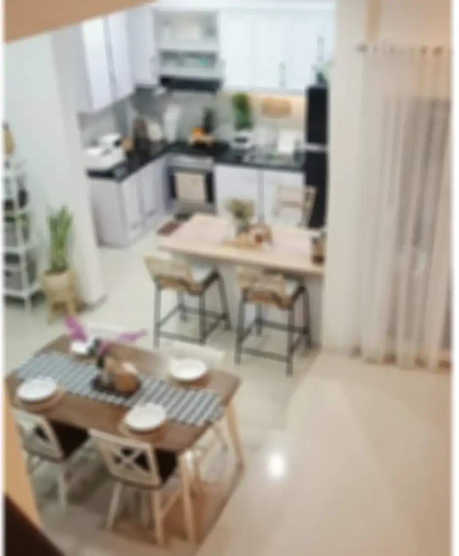 Desain dapur dan ruang tamu menyatu menjadi rahasia Ibu-ibu kompleks malas pulang. Ini 9 foto aesthetic jadi buktinya. 