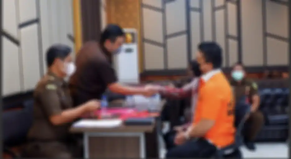 Keluarga Brigadir J yang melihat foto Ferdy Sambo memakai rompi tahanan jaksa malah balik bertanya begini. 