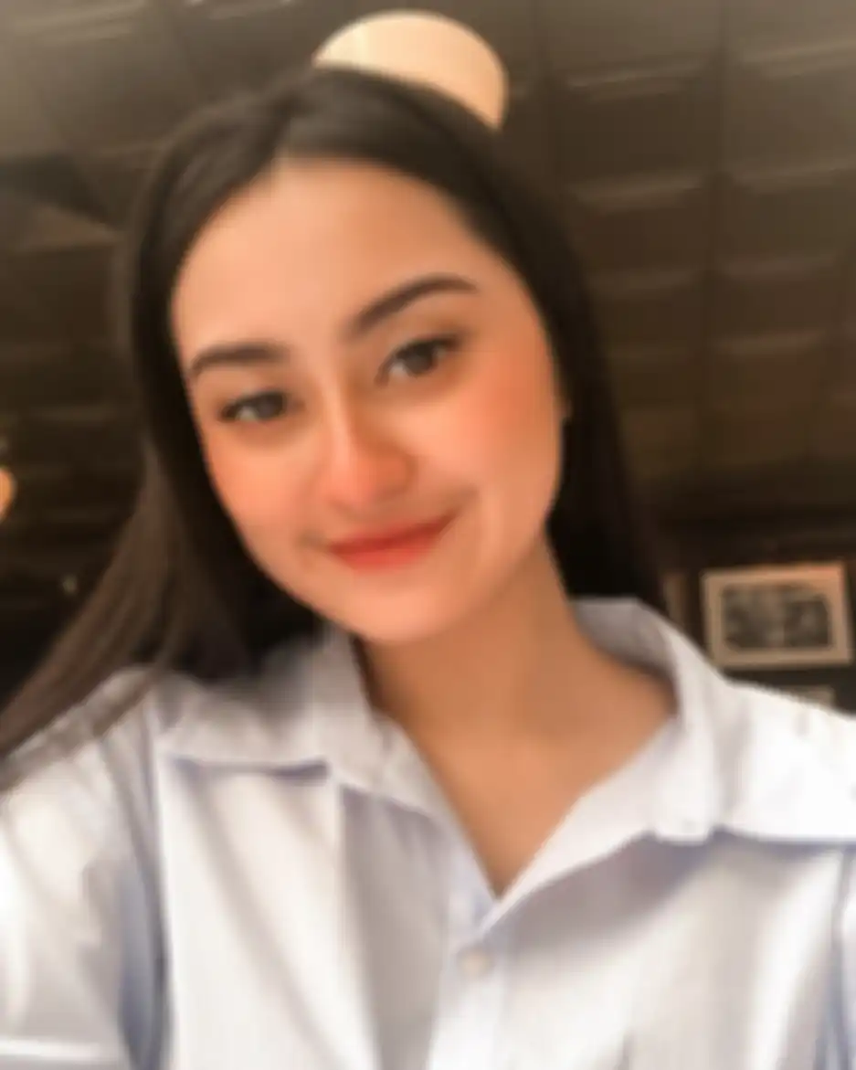 Makeup nuansa peach ala Memes Prameswari