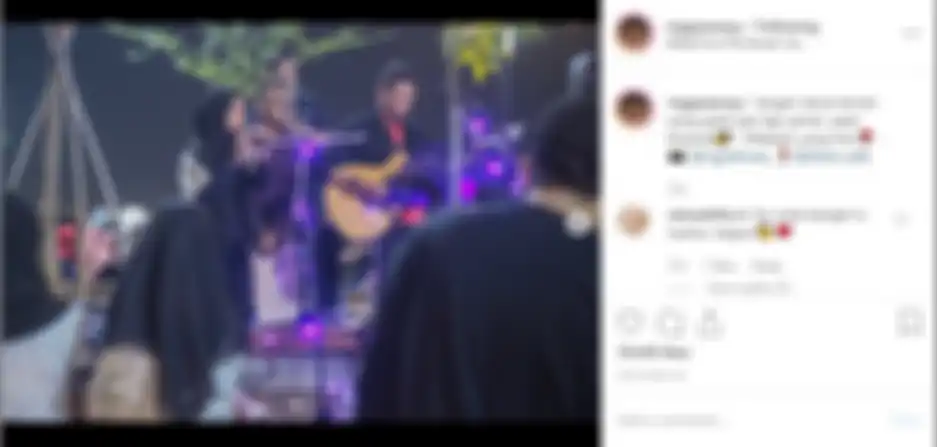Audrey kini menjadi penyanyi di kafe