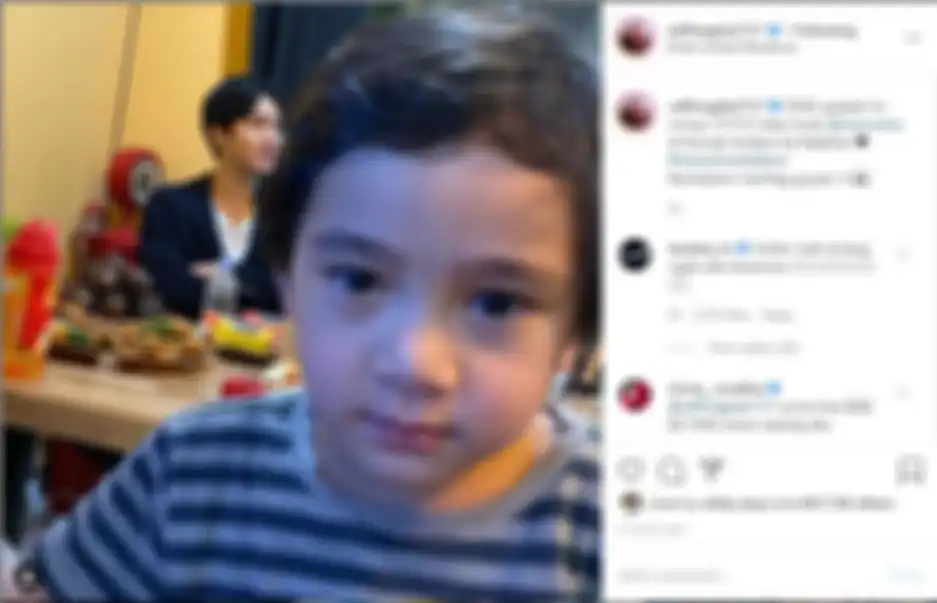 Foto candid Rafathar dengan background Artis Korea, Choi Siwon.