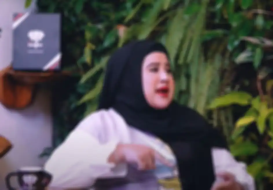 Dhawiya Zaida mengungkapkan alasannya terdorong untuk memakai obat terlarang alisa narkoba, ia pun menyinggung nama sang mama Elvy Sukaesih.