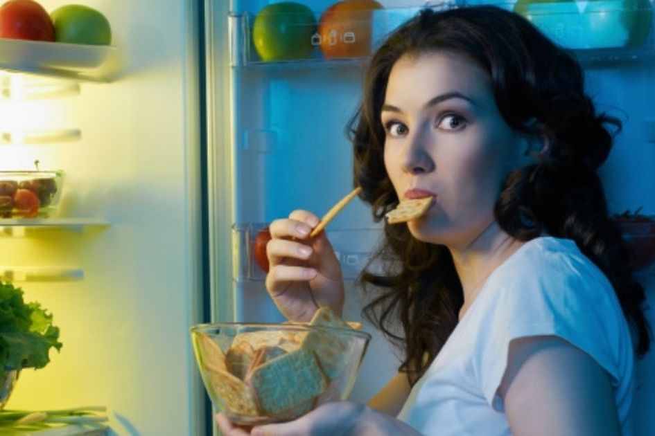 Bisa Bikin Mati Muda, Tolong Stop Kebiasaan Makan Tengah Malam Mulai Sekarang, Efek Sampingnya Bikin Ketar-ketir!