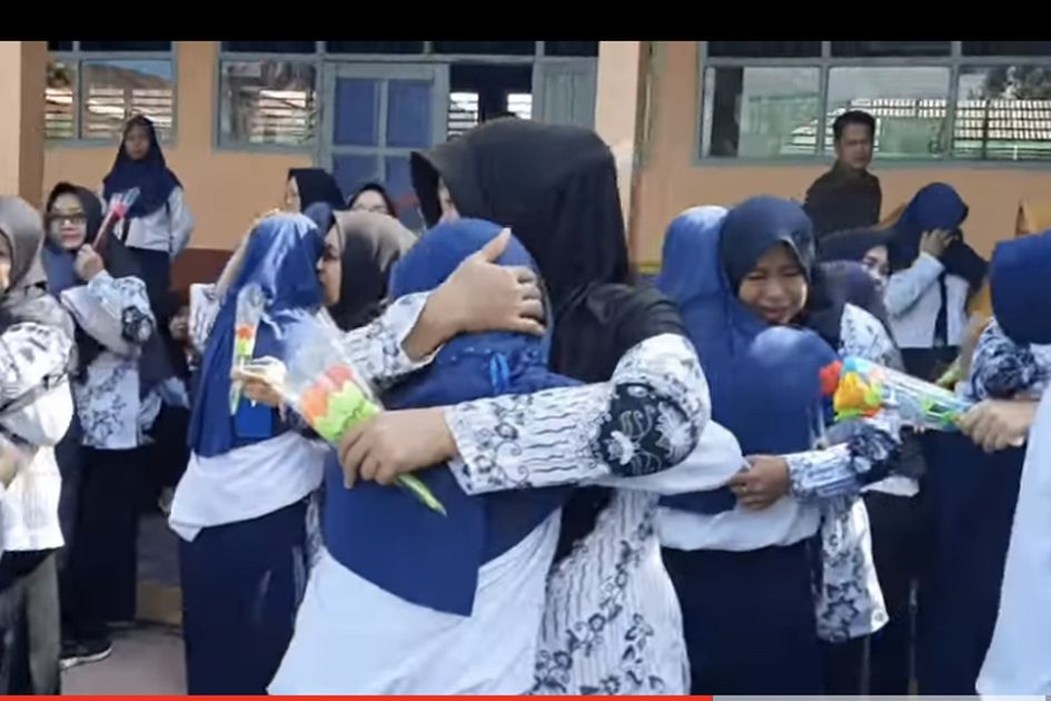 3 Arti Mimpi Memeluk Guru, Benarkah Pertanda Balas Jasa? Simak Penjelasannya!