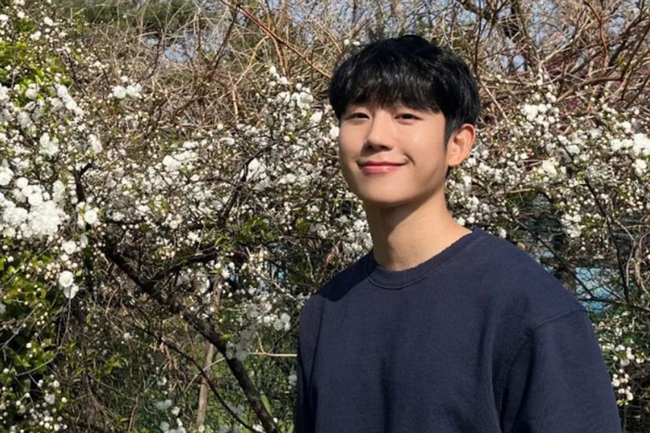 Profil Jung Hae In, Aktor Korea Keturunan Cendekiawan Era Joseon yang  Diaudisi di Pinggir Jalan