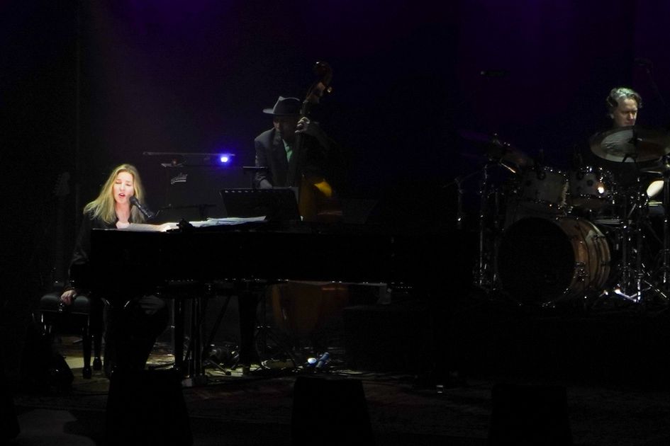Diana Krall Tampil Memukau di Konser 'Intimate Classic Jazz'