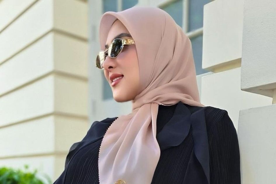 Hermes di Tangan Saat Bawa Baby R Jalan-jalan, Intip Gaya Syahrini Bersama Sang Buah Hati!