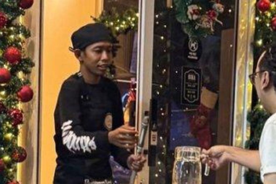 Hartanya Terkuras saat Nyaleg, Artis Ini Tak Gengsi Banting Stir Jadi Pramusaji: Buat Anak Istri