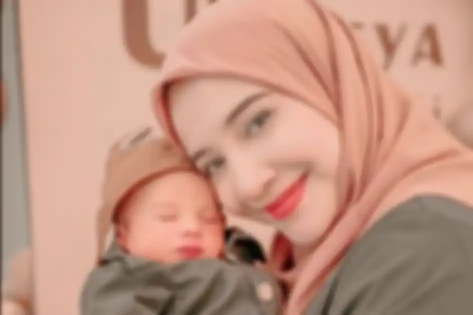 Zaskia Sungkar dan anaknya, Ukkasya  Muhammad Syahki