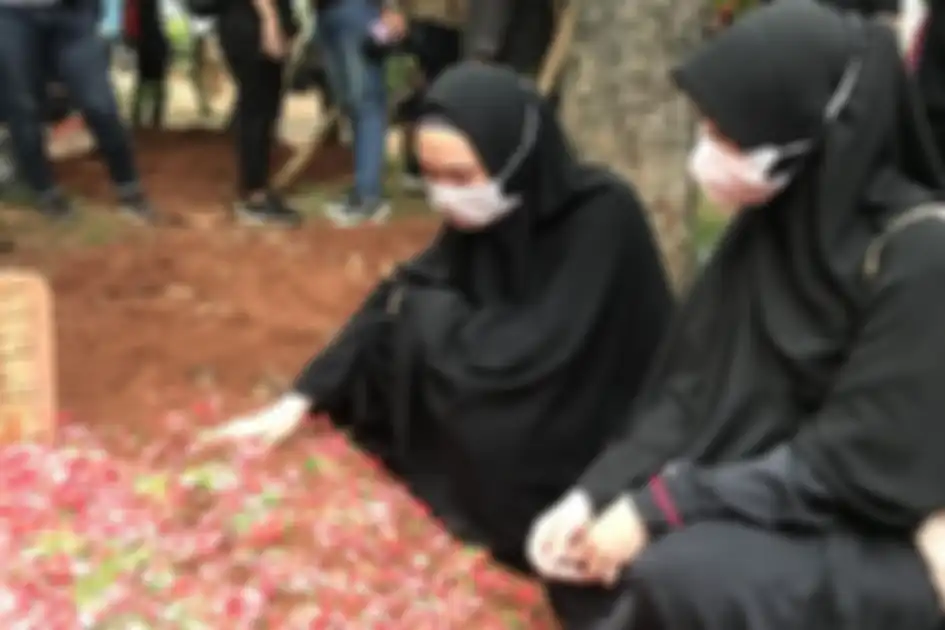 Oki Setiana Dewi dan adiknya, Cindy  