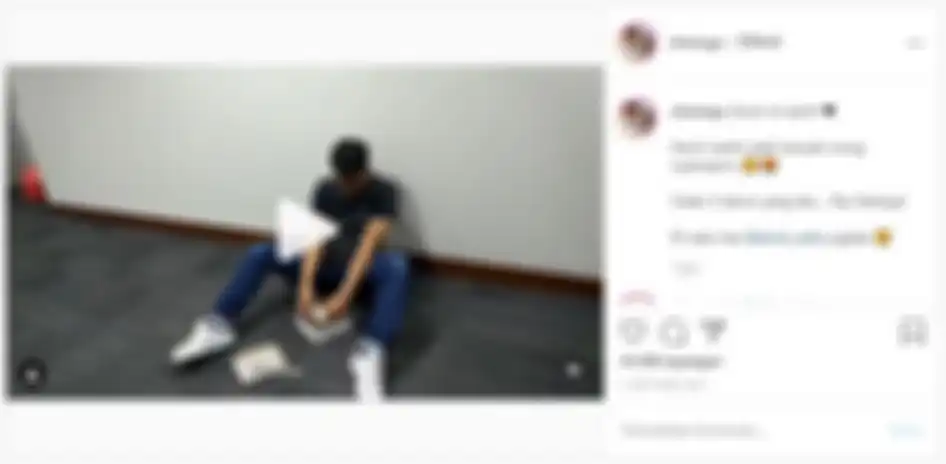 Raffi Ahmad kepergok duduk lesehan di lantai makan nasi box meski harta duniawinya berlimpah.
