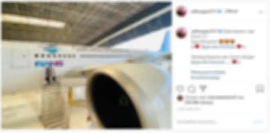 Unggahan Raffi Ahmad memajang logo RANS miliknya sejajar dengan Garuda Indonesia di badan pesawat