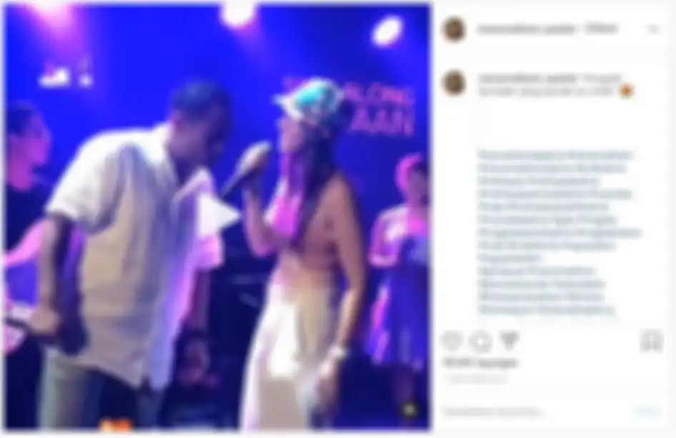 Tampil bernyanyi bersama dengan Ardi Bakrie dengan pakaian terbuka, Nia Ramadhani jadi sasaran komentar negatif