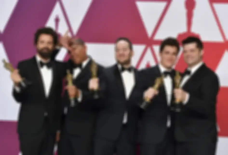 Bob Persichetti, Peter Ramsey, Rodney Rothman, Phil Lord and Christopher Miller (kiri ke kanan) berpose dengan piala penghargaan Best Animated Feature Film untuk Spider-Man: Into the Spider-Verse pada Academy Awards ke-91 atau Oscar 2019, di Dolby Theatre, Los Angeles, Minggu (24/2/2019) waktu AS.