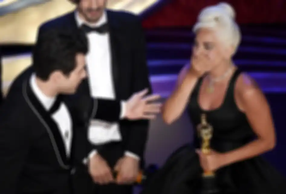 Mark Ronson, Anthony Rossomando, dan Lady Gaga meraih penghargaan Best Original Song untuk lagu Shallow, soundtrack film A Star Is Born pada Academy Awards ke-91 atau Oscar 2019, di Dolby Theatre, Los Angeles, Minggu (24/2/2019) waktu AS. Sebanyak 23 nominasi diumumkan pemenangnya dalam ajang pe