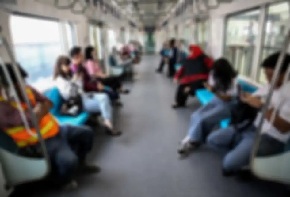 Suasana masyarakat saat mengikuti kegiatan uji coba kereta MRT fase 1 lintas Lebak Bulus-Bundaran Hotel Indonesia (HI) di Jakarta, Selasa (12/3/2019). Uji coba publik kereta MRT fase 1 dilakukan mulai 12-23 Maret 2019. Hingga 11 Maret, tercatat 184.738 orang yang mendaftar untuk mengikuti rangkaian 