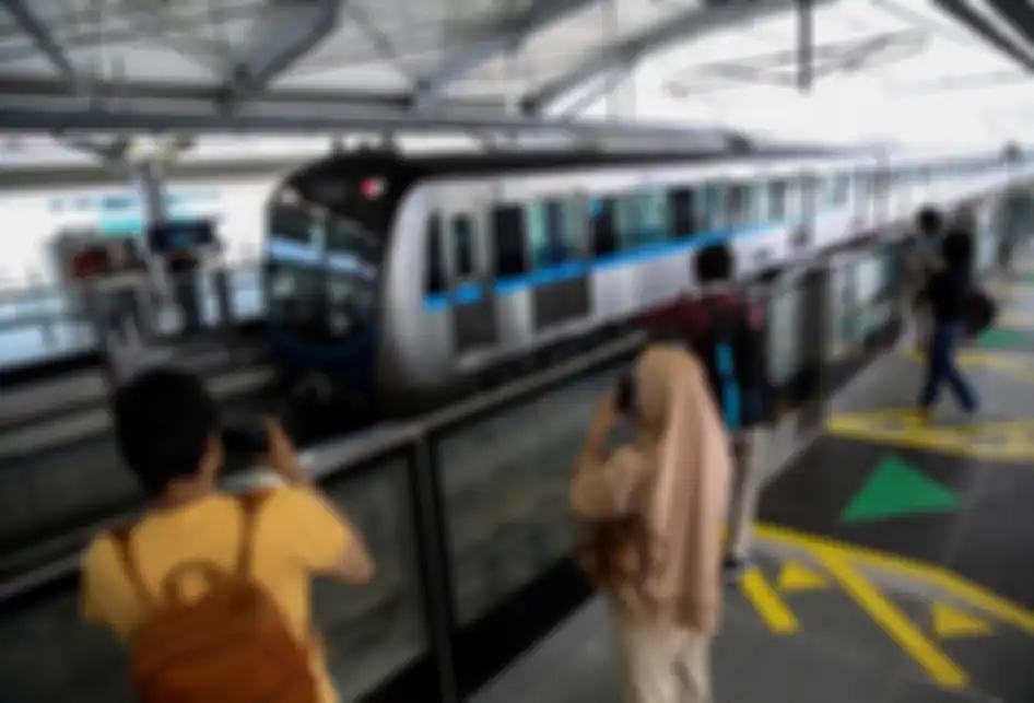 Suasana masyarakat saat mengikuti kegiatan uji coba kereta MRT fase 1 lintas Lebak Bulus-Bundaran Hotel Indonesia (HI) di Jakarta, Selasa (12/3/2019). Uji coba publik kereta MRT fase 1 dilakukan mulai 12-23 Maret 2019. Hingga 11 Maret, tercatat 184.738 orang yang mendaftar untuk mengikuti rangkaian 