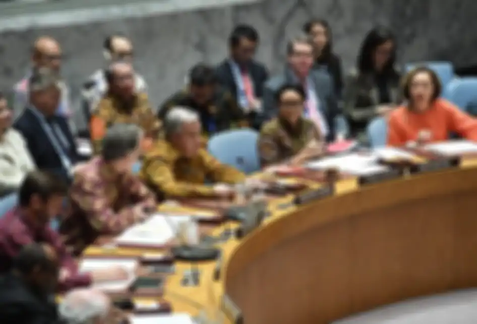 Menteri Luar Negeri Indonesia Retno Marsudi (dua kanan) , Sekretaris Jenderal PBB Antonio Guterres (tengah), Duta Besar Jerman untuk PBB Christoph Heusge (tiga kiri), dan Koordinator Politik Misi Perancis untuk PBB Antoine Michon (dua kiri), terlihat mengenakan batik saat hadir dalam Sidang Dewan Ke