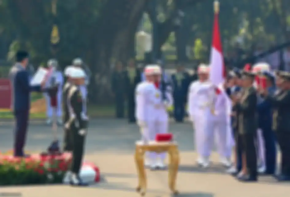 Presiden Joko Widodo saat mengambil sumpah para calon perwira TNI dan Polri di Halaman Istana Merdeka, Jakarta, Selasa (16/7/2019). Presiden Joko Widodo melantik 781 perwira TNI-Polri yang terdiri atas 259 perwira TNI AD, 117 perwira TNI AL, 99 perwira TNI AU dan 306 perwira Polri. 