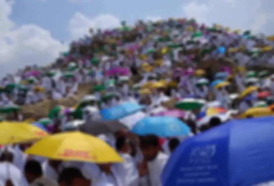 Umat Muslim berdoa saat melaksanakan wukuf di Jabal Rahmah, Padang Arafah, Arab Saudi, Sabtu (10/8/2019). Jemaah haji dari seluruh dunia mulai berkumpul di Padang Arafah untuk melaksanakan wukuf yang merupakan puncak ibadah haji.