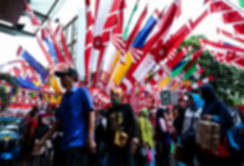 Suasana penjualan pernak pernik aksesoris kemerdekaan RI di Pasar Jatinegara, Jakarta Timur, Rabu (14/8/2019). Menjelang peringatan Hari Kemerdekaan Republik Indonesia pada 17 Agustus mendatang, pasar Jatinegara dipenuhi oleh masyarakat.