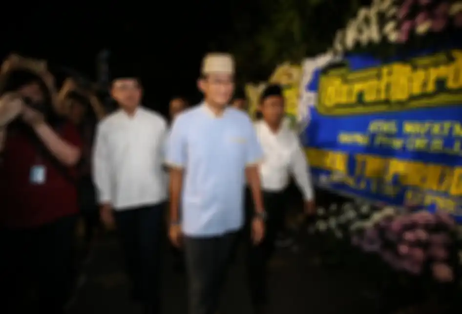 Sandiaga Uno melayat almarhum Presiden ke-3 Republik Indonesia, Bacharudin Jusuf Habibie di rumah duka di Patra Kuningan, Jakarta, Kamis (11/9/2019). BJ Habibie meninggal akibat penyakit yang dideritanya.
