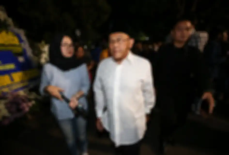 Aburizal Bakrie melayat almarhum Presiden ke-3 Republik Indonesia, Bacharudin Jusuf Habibie di rumah duka di Patra Kuningan, Jakarta, Kamis (11/9/2019). BJ Habibie meninggal akibat penyakit yang dideritanya.
