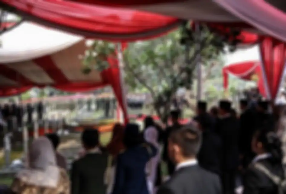 Suasana upacara pemakaman almarhum Presiden ke-3 Republik Indonesia BJ Habibie di Taman Makam Pahlawan Nasional Utama Kalibata, Jakarta Selatan, Kamis (12/9/2019). BJ Habibie meninggal dunia pada hari Rabu (11/9/2019) pukul 18.05 WIB setelah menjalani perawatan di RSPAD.