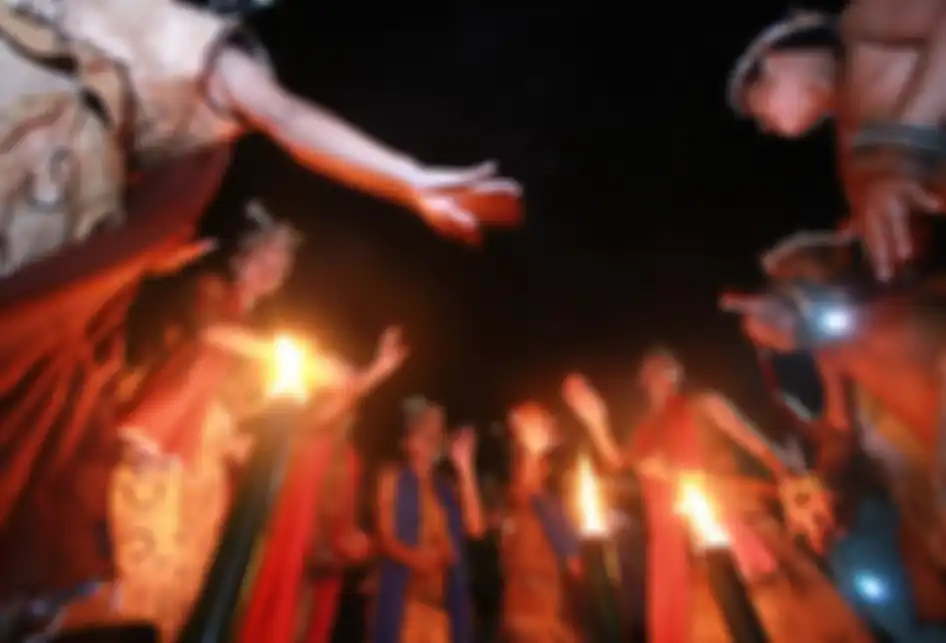 Foto dirilis Rabu (25/9/2019), memperlihatkan warga Dayak Deah menampilkan tari Mesiwah Pare Gumboh di Desa Liyu, Kabupaten Balangan, Kalimantan Selatan. Prosesi Mesiwah Pare Gumboh merupakan upacara adat yang dilakukan masyarakat Dayak Deah sebagai perwujudan syukur kepada Tuhan atas berkah dan kes