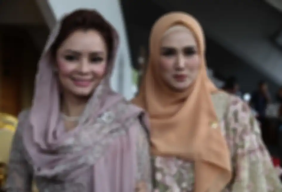 Mulan Jameela usai pelantikan anggota DPR, DPD, dan MPR periode 2019 - 2024 pada sidang paripurna di Kompleks Parlemen, Senayan, Jakarta, Selasa (1/9/2019) pagi.