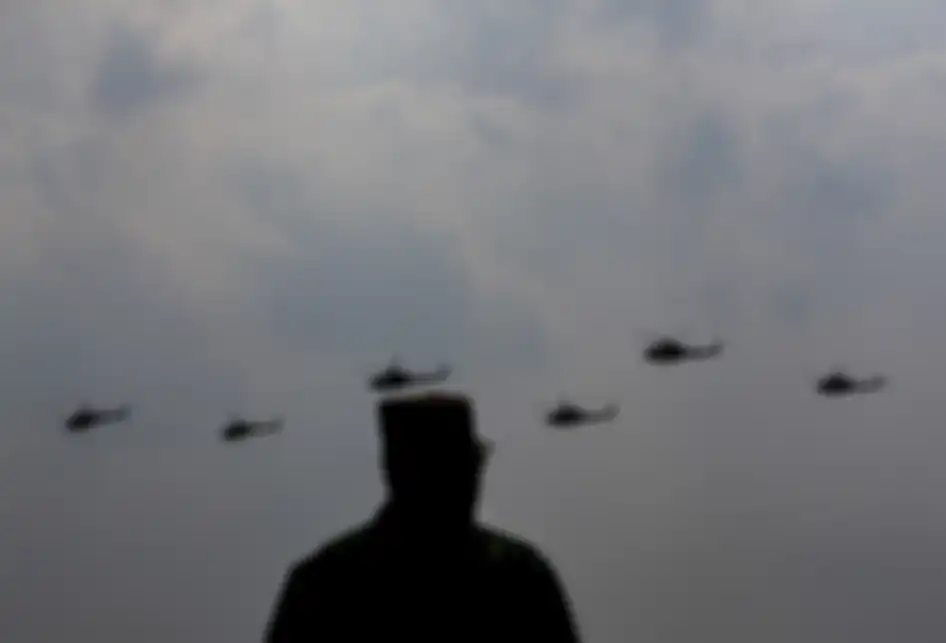 Atraksi pesawat memeriahkan gladi bersih HUT ke-74 TNI di Lanud Halim Perdanakusuma, Jakarta, Kamis (3/10/2019). 