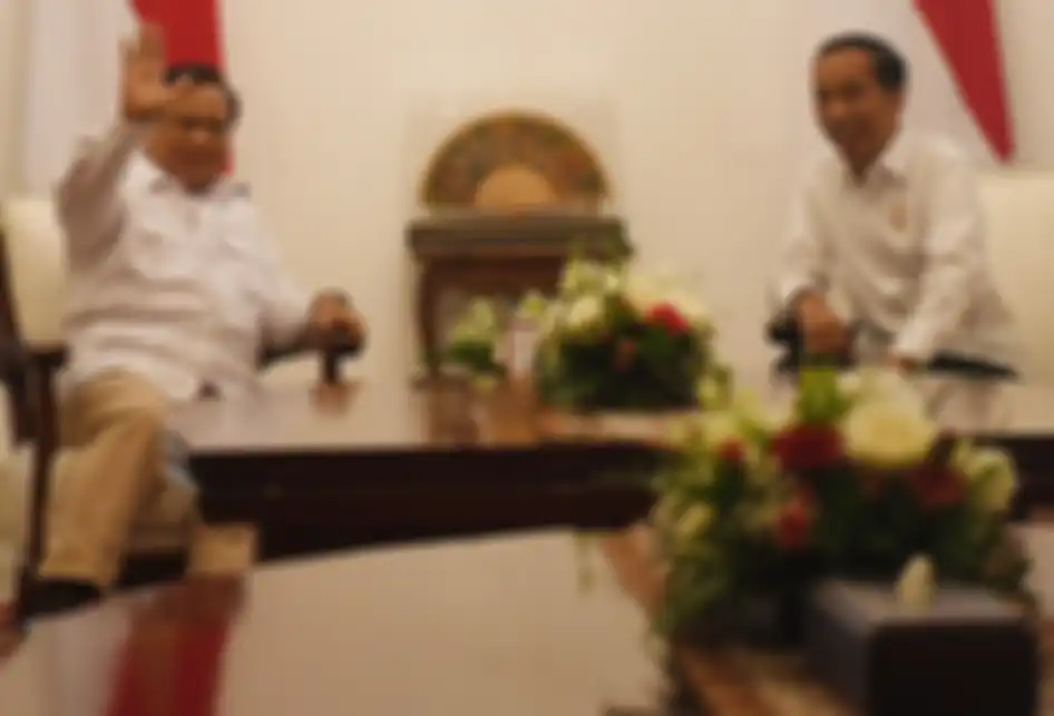 Presiden Joko Widodo (kanan) melakukan pertemuan dengan Ketua Umum Partai Gerindra Prabowo Subianto (kiri) di Istana Merdeka, Jakarta, Jumat (11/10/2019).