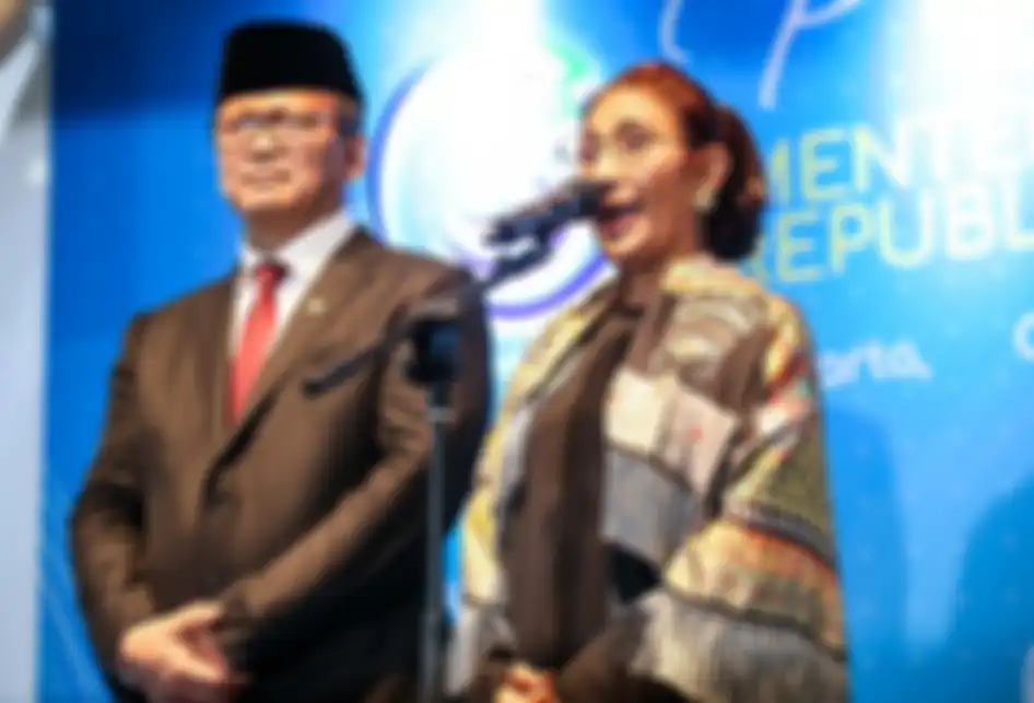 Edhy Prabowo dan Susi Pudjiastuti saat acara pisah sambut Kementerian Kelautan dan Perikanan di Jakarta, Rabu (23/10/2019). Presiden Joko Widodo melantik Edhy Prabowo sebagai Menteri Kelautan dan Perikanan di Istana Negara pada Rabu (23/10/2019) Pagi.