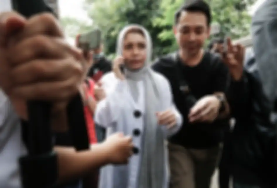Penyanyi Rossa melayat suami dari penyanyi Bunga Citra Lestari (BCL), Ashraf Sinclair di Pejaten Barat, Jakarta, Selasa (18/2/2020). Ashraf meninggal dunia Selasa (18/2/2020) pagi, karena serangan jantung. 