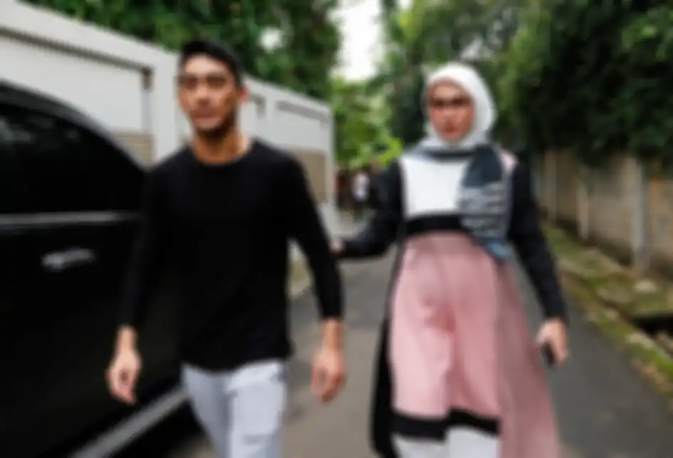 Artis Marini Zumarnis melayat suami dari penyanyi Bunga Citra Lestari (BCL), Ashraf Sinclair di Pejaten Barat, Jakarta, Selasa (18/2/2020). Ashraf meninggal dunia Selasa (18/2/2020) pagi, karena serangan jantung. 
