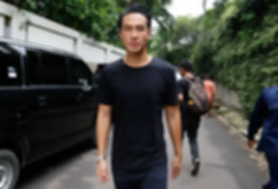 Artis Daniel Mananta melayat suami dari penyanyi Bunga Citra Lestari (BCL), Ashraf Sinclair di Pejaten Barat, Jakarta, Selasa (18/2/2020). Ashraf meninggal dunia Selasa (18/2/2020) pagi, karena serangan jantung. 
