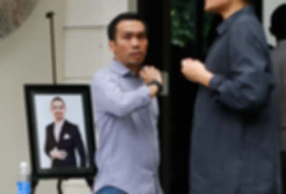 Suasana rumah duka suami dari penyanyi Bunga Citra Lestari (BCL), Ashraf Sinclair di Pejaten Barat, Jakarta, Selasa (18/2/2020). Ashraf meninggal dunia Selasa (18/2/2020) pagi, karena serangan jantung. 