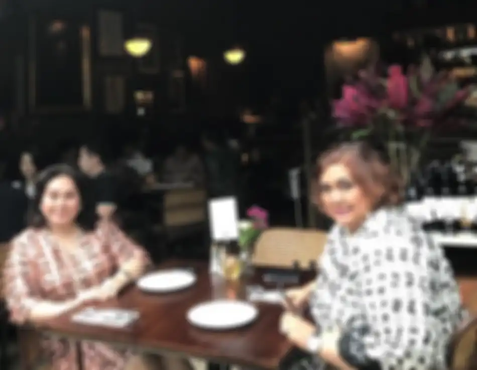 Tri Hanurita dan sahabatnya Lala Hamid, yang merupakan istri Makki 