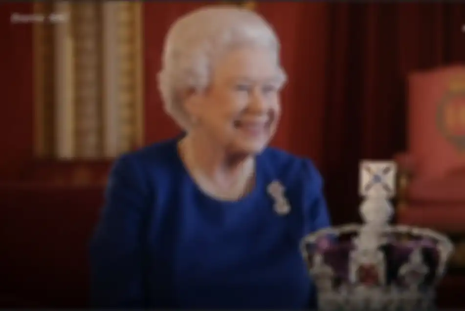 Ratu Elizabeth II yang naik tahta menggantikan ayahnya ternyata pertama kali disambut sebagai Ratu Inggris oleh sosok ini. 