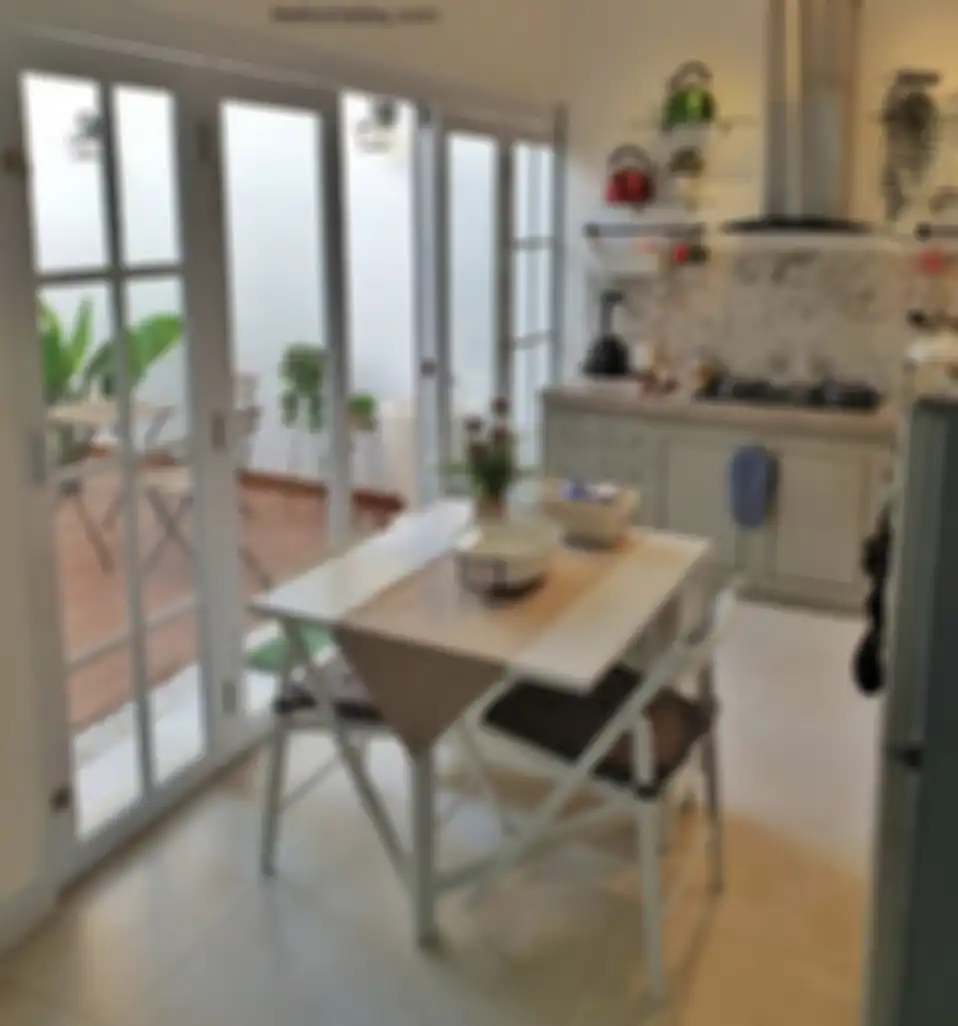 Desain dapur minimalis terbuka bikin anak-anak malas beranjak pergi dari ruang makan. Hangat nan nyaman! Ini 6 foto cantiknya. 